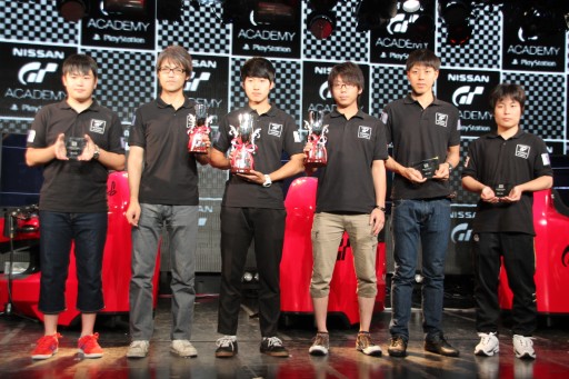 画像ギャラリー No.015のサムネイル画像 / 「GTアカデミー 2015」の日本代表選手を決定する「JAPAN FINAL」が開催。「グランツーリスモ6」のスキルを競った「Day 2」の模様をレポート