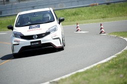 画像ギャラリー No.020のサムネイル画像 / 「GTアカデミー 2015」の日本代表選手を決定する「JAPAN FINAL」が開催。「グランツーリスモ6」のスキルを競った「Day 2」の模様をレポート