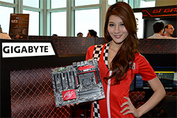 画像ギャラリー No.002のサムネイル画像 / ［COMPUTEX］巨大液冷ユニットとGTX 780 Tiカード3枚のセットで30万円!? 前代未聞のシステムがGIGABYTEから登場
