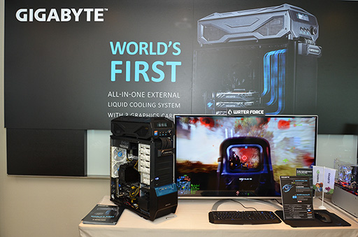 画像ギャラリー No.003のサムネイル画像 / ［COMPUTEX］巨大液冷ユニットとGTX 780 Tiカード3枚のセットで30万円!? 前代未聞のシステムがGIGABYTEから登場