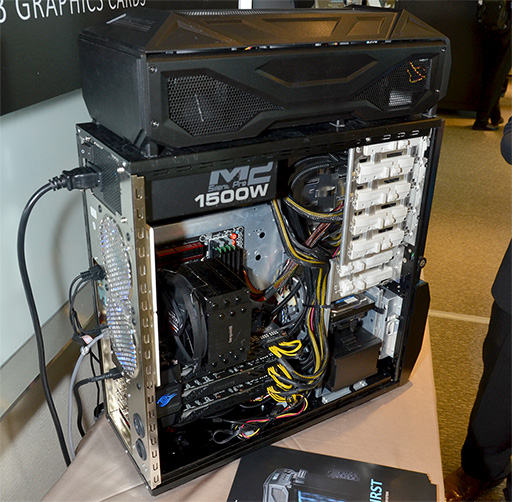 画像ギャラリー No.005のサムネイル画像 / ［COMPUTEX］巨大液冷ユニットとGTX 780 Tiカード3枚のセットで30万円!? 前代未聞のシステムがGIGABYTEから登場