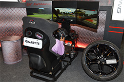 画像ギャラリー No.008のサムネイル画像 / ［COMPUTEX］巨大液冷ユニットとGTX 780 Tiカード3枚のセットで30万円!? 前代未聞のシステムがGIGABYTEから登場