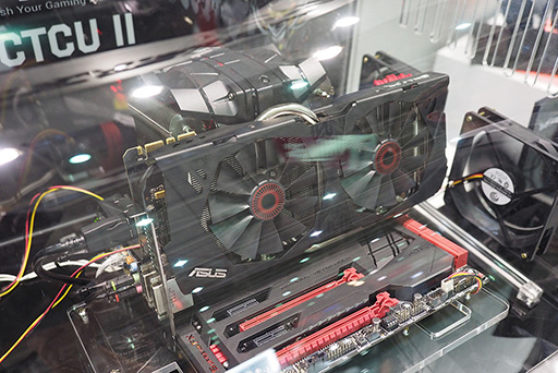 画像ギャラリー No.003のサムネイル画像 / ［COMPUTEX］スタクラIIやLoLをファンノイズなしでプレイ可能!? GPU温度が65℃以下でファンが止まるASUSの「STRIX」グラフィックスカード