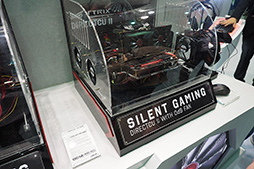 画像ギャラリー No.004のサムネイル画像 / ［COMPUTEX］スタクラIIやLoLをファンノイズなしでプレイ可能!? GPU温度が65℃以下でファンが止まるASUSの「STRIX」グラフィックスカード