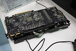 画像ギャラリー No.008のサムネイル画像 / ［COMPUTEX］スタクラIIやLoLをファンノイズなしでプレイ可能!? GPU温度が65℃以下でファンが止まるASUSの「STRIX」グラフィックスカード