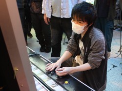 画像ギャラリー No.008のサムネイル画像 / 100名以上の腕自慢が秋葉原に集結した「GUILTY GEAR Xrd -SIGN-」第一回公式大会レポート。無差別戦の優勝はまちゃぼー選手