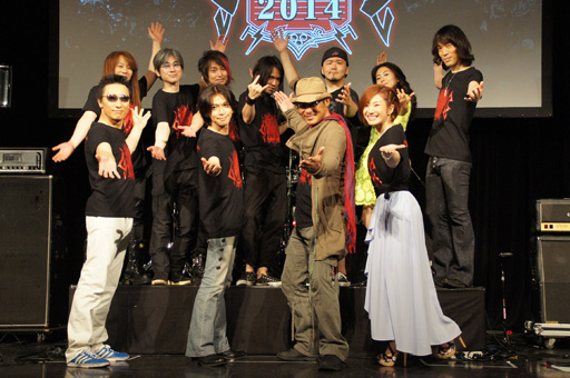 画像ギャラリー No.006のサムネイル画像 / 半裸&赤マフラーの変態忍者も出没した「GUILTY GEAR×BLAZBLUE MUSIC LIVE 2014」をレポート。石渡太輔氏&Hashimoto氏のインタビューも掲載