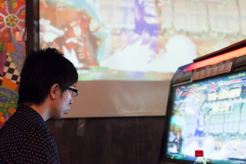 画像ギャラリー No.041のサムネイル画像 / 「あーくれぼ2014」への切符をかけた白熱バトル。「GUILTY GEAR Xrd -SIGN-」部門エリア決勝大会フォトレポート（布施・秋葉原・高田馬場編）