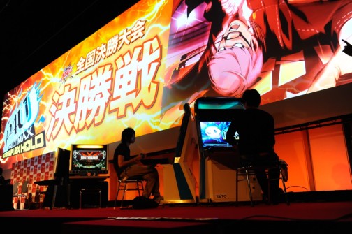 画像ギャラリー No.031のサムネイル画像 / 同キャラ戦,初出場初優勝,そして悲願のリベンジ達成。「P4U2」「GGXrd」「BBCP」で新たなドラマが紡がれた「あーくれぼ2014」フォトレポート