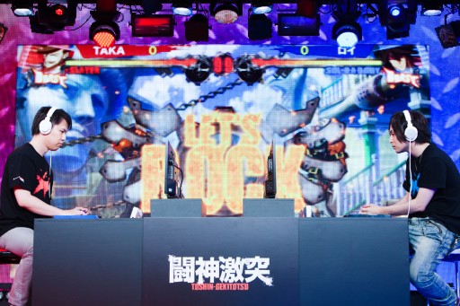 画像ギャラリー No.014のサムネイル画像 / 小川vs.ウメハラの夢の対決が「GUILTY GEAR Xrd」でついに実現。闘神達のプライドを賭けた戦いが数々の名勝負を生んだ「闘神激突」フォトレポート