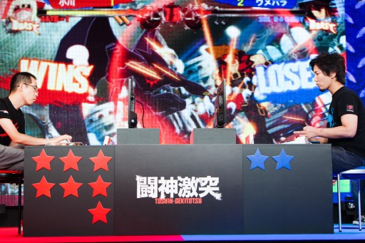 画像ギャラリー No.069のサムネイル画像 / 小川vs.ウメハラの夢の対決が「GUILTY GEAR Xrd」でついに実現。闘神達のプライドを賭けた戦いが数々の名勝負を生んだ「闘神激突」フォトレポート