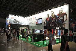 画像ギャラリー No.016のサムネイル画像 / ［TGS 2013］“あぁ，進化したな”と強く感じられる「FIFA 14」，エグゼクティブプロデューサーの牧田和也氏＆デビッド・ラッター氏に聞いてみた