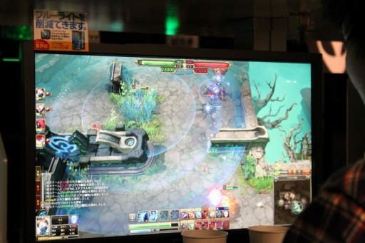 画像ギャラリー No.013のサムネイル画像 / 「コアマスターズ」のオフライン大会がアキバで開催。CBT中に初代最強プレイヤーが決まり,新井里美さんが声を担当する新キャラのお披露めも