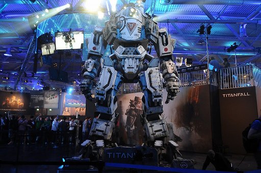画像ギャラリー No.001のサムネイル画像 / ［gamescom］E3の話題を独占した「Titanfall」が，gamescom 2013で早くもプレイアブル展示。巨大ロボ・タイタンがカッコよすぎる試遊の内容を紹介