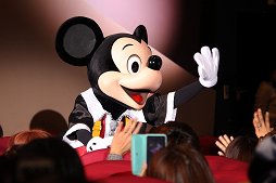 画像ギャラリー No.010のサムネイル画像 / 「キングダム ハーツ プレミアム シアター 2018」レポート。秘蔵のメイキング映像や，「KINGDOM HEARTS III」テーマソング「誓い」を上映