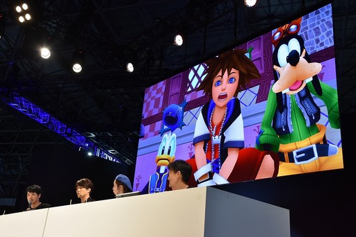 画像ギャラリー No.003のサムネイル画像 / ［TGS 2018］ソラ対アクアという驚きの戦闘シーンも公開。「KINGDOM HEARTS III」のイベントステージをレポート