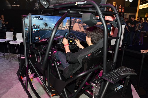 画像ギャラリー No.010のサムネイル画像 / ［E3 2014］UbisoftのMMOレース「The Crew」を，3画面とお値段360万円也の最新3DOF可動筐体で体験してきた
