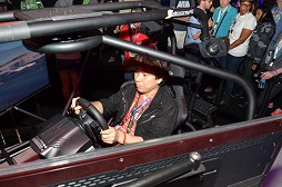 画像ギャラリー No.012のサムネイル画像 / ［E3 2014］UbisoftのMMOレース「The Crew」を，3画面とお値段360万円也の最新3DOF可動筐体で体験してきた