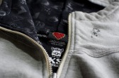画像ギャラリー No.012のサムネイル画像 / 「マリオブラザース」と「ゼルダの伝説」のパーカーが登場。カセットのピンバッジも