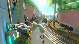 画像ギャラリー No.020のサムネイル画像 / ［E3 2013］「マリオカート8」プレイレポート。今度は壁や天井すらもコースになって，マリオ達が文字どおり縦横無尽に走り回る