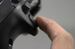 画像ギャラリー No.026のサムネイル画像 / 「FPS PAD STRIKE GEAR」レビュー。G.E.A.R.ブランド初のゲームパッドはPS3やXbox 360でFPSをプレイする人の相棒たりえるか