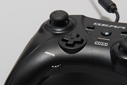 画像ギャラリー No.028のサムネイル画像 / 「FPS PAD STRIKE GEAR」レビュー。G.E.A.R.ブランド初のゲームパッドはPS3やXbox 360でFPSをプレイする人の相棒たりえるか