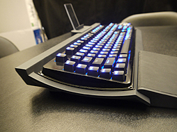 画像ギャラリー No.008のサムネイル画像 / ［E3 2014］HORIがPC用のゲーマー向けマウスとキーボードを開発中！ 新製品「光」と「雷」のプロトタイプを見せてもらった