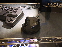 画像ギャラリー No.013のサムネイル画像 / ［E3 2014］HORIがPC用のゲーマー向けマウスとキーボードを開発中！ 新製品「光」と「雷」のプロトタイプを見せてもらった