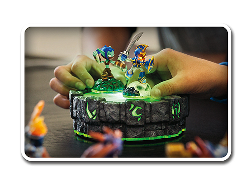 画像ギャラリー No.005のサムネイル画像 / フィギュアをゲーム世界に登場させて遊ぶ「Skylanders Spyro's Adventure/スカイランダーズ スパイロの大冒険」が4プラットフォームで7月12日に発売