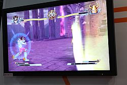 画像ギャラリー No.020のサムネイル画像 / ［TGS 2013］小宇宙（コスモ）を燃やしてビッグバンアタックを決めろ。発売間近の「聖闘士星矢ブレイブ・ソルジャーズ」ステージレポート