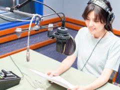 AC版「ヤタガラス」に間もなくアップデートが。新たに参戦する“ウグイ”役の松本 忍さんと，“謎のキャラクター”役の金元寿子さんに，キャラクターの魅力を聞いてみた