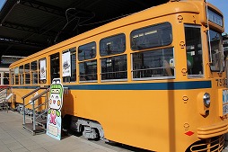 画像ギャラリー No.017のサムネイル画像 / 「A列車で行こう3D」の体験イベントが「都電おもいで広場」にて開催。路面電車の旧車両内で鉄道経営シムをプレイするという，一風変わった会場の模様をレポート