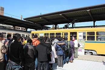 画像ギャラリー No.020のサムネイル画像 / 「A列車で行こう3D」の体験イベントが「都電おもいで広場」にて開催。路面電車の旧車両内で鉄道経営シムをプレイするという，一風変わった会場の模様をレポート