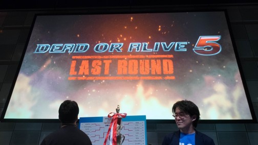 画像ギャラリー No.004のサムネイル画像 / 「DOA5 UA」初の公式全国大会「Fighting Carnival 2014 SUMMER」レポート。新Ver.「Last Round」について聞いた早矢仕Pミニインタビューも