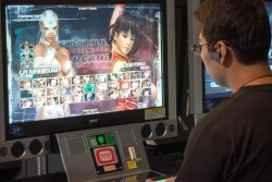 画像ギャラリー No.013のサムネイル画像 / 「DOA5 UA」初の公式全国大会「Fighting Carnival 2014 SUMMER」レポート。新Ver.「Last Round」について聞いた早矢仕Pミニインタビューも
