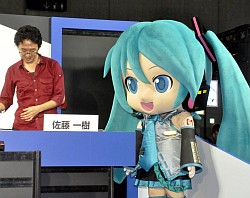 画像ギャラリー No.003のサムネイル画像 / ［TGS 2013］「初音ミク Project mirai 2」＆「初音ミク -Project DIVA- F 2nd」の開発者が溢れんばかりの“愛”を語ったステージイベントをレポート