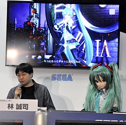 画像ギャラリー No.013のサムネイル画像 / ［TGS 2013］「初音ミク Project mirai 2」＆「初音ミク -Project DIVA- F 2nd」の開発者が溢れんばかりの“愛”を語ったステージイベントをレポート