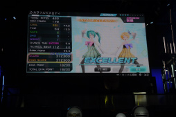 画像ギャラリー No.011のサムネイル画像 / ［TGS 2013］「初音ミク -Project DIVA- F 2nd」の神プレイは見られたのか！？　開発スタッフが高難度に挑戦した「一遊入魂」ステージをレポート
