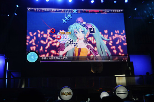 画像ギャラリー No.012のサムネイル画像 / ［TGS 2013］「初音ミク -Project DIVA- F 2nd」の神プレイは見られたのか！？　開発スタッフが高難度に挑戦した「一遊入魂」ステージをレポート
