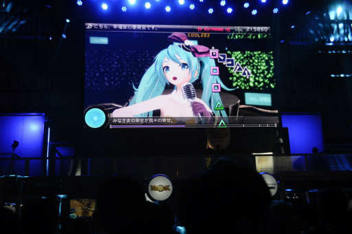 画像ギャラリー No.013のサムネイル画像 / ［TGS 2013］「初音ミク -Project DIVA- F 2nd」の神プレイは見られたのか！？　開発スタッフが高難度に挑戦した「一遊入魂」ステージをレポート