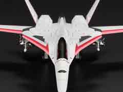 「エースコンバット」シリーズに登場する架空機「XFA-27」の1/144キットが10月に発売。簡易塗装済と無塗装グレー成形の2バージョン