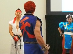 画像ギャラリー No.018のサムネイル画像 / ［COMIC-CON 2013］「ウルトラストリートファイターIV」のアレはいったいどうなるの？　コスプレいっぱいのComic-Con会場で，小野Pに詳しく聞いてみた