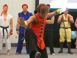 画像ギャラリー No.019のサムネイル画像 / ［COMIC-CON 2013］「ウルトラストリートファイターIV」のアレはいったいどうなるの？　コスプレいっぱいのComic-Con会場で，小野Pに詳しく聞いてみた
