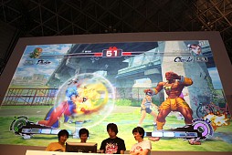 画像ギャラリー No.021のサムネイル画像 / ［TGS 2014］「ウルIV」の新エディション「OMEGA」公開にプロゲーマーも大興奮。新情報満載で盛り上がった「サイキョー格闘ステージ」レポート