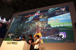 画像ギャラリー No.022のサムネイル画像 / ［TGS 2014］「ウルIV」の新エディション「OMEGA」公開にプロゲーマーも大興奮。新情報満載で盛り上がった「サイキョー格闘ステージ」レポート