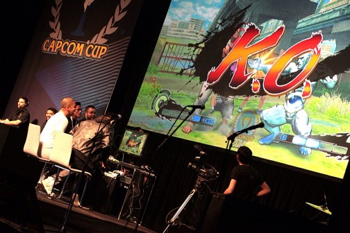 画像ギャラリー No.044のサムネイル画像 / 「ウルトラストリートファイターIV」公式世界大会「Capcom Cup Finals」現地レポートまとめ。頂点を極める戦いの模様を産地直送でお届け