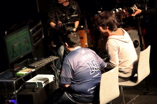 画像ギャラリー No.057のサムネイル画像 / 「ウルトラストリートファイターIV」公式世界大会「Capcom Cup Finals」現地レポートまとめ。頂点を極める戦いの模様を産地直送でお届け