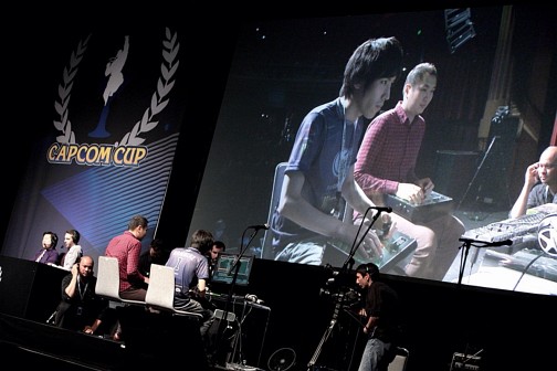 画像ギャラリー No.093のサムネイル画像 / 「ウルトラストリートファイターIV」公式世界大会「Capcom Cup Finals」現地レポートまとめ。頂点を極める戦いの模様を産地直送でお届け