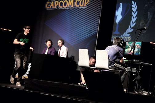 画像ギャラリー No.096のサムネイル画像 / 「ウルトラストリートファイターIV」公式世界大会「Capcom Cup Finals」現地レポートまとめ。頂点を極める戦いの模様を産地直送でお届け