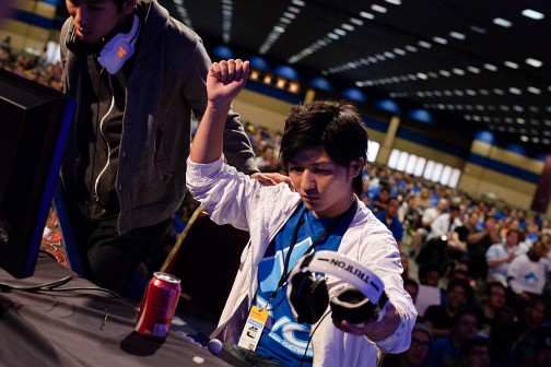 画像ギャラリー No.005のサムネイル画像 / ［EVO2014］「ウルIV」初の頂点は誰なのか。いよいよ最終局面を迎えた「Evolution 2014」最終日まとめ。「BBCP」「スマブラDX」部門決勝にも期待